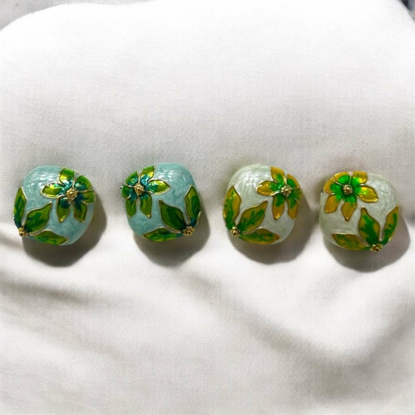 Flowered Mineli Çelik Küpe