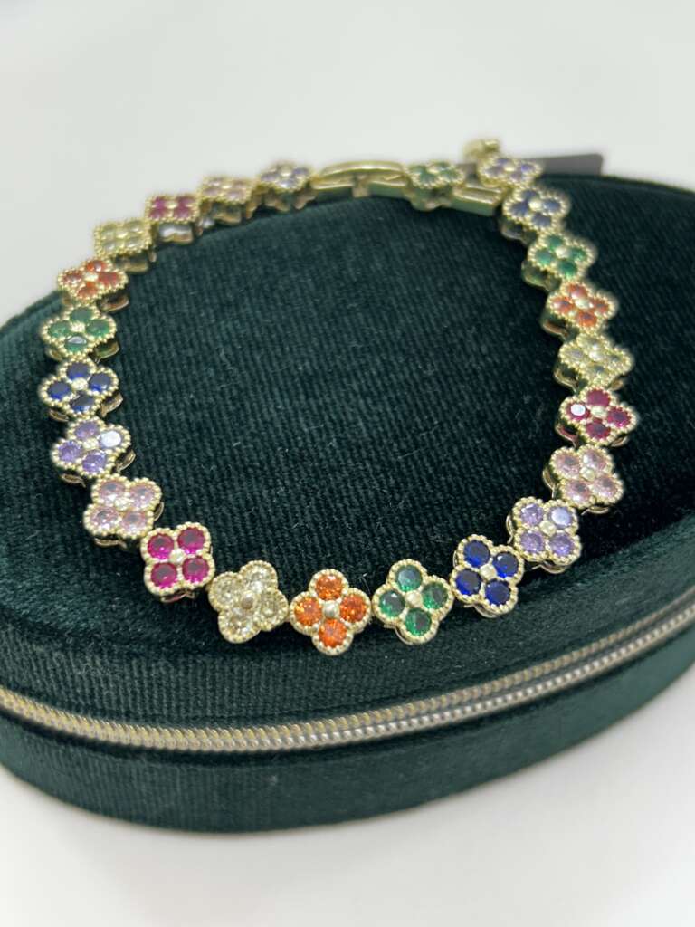 Çiçek Motifli Vip Bileklik