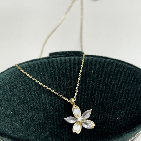 Xuping Flowery Kolye