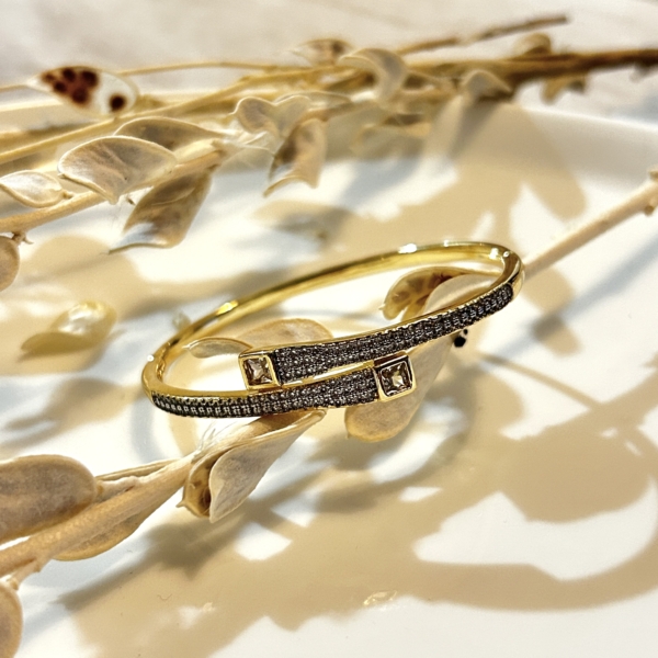 Betty Çelik Kelepçe