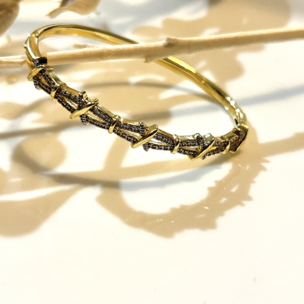 Mary Çelik Kelepçe